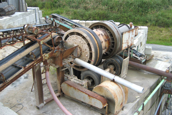 水洗式破砕機(ロッドミル)