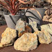 割栗石：グリーン（みどり・緑蛇紋岩）