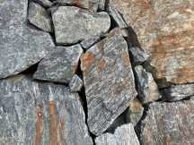 グレイ（錆灰色・金峰砂岩）