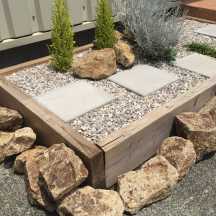 イエローブラウン（山石・風化花崗岩） 花壇