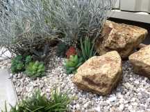 イエローブラウン（山石・風化花崗岩） 花壇